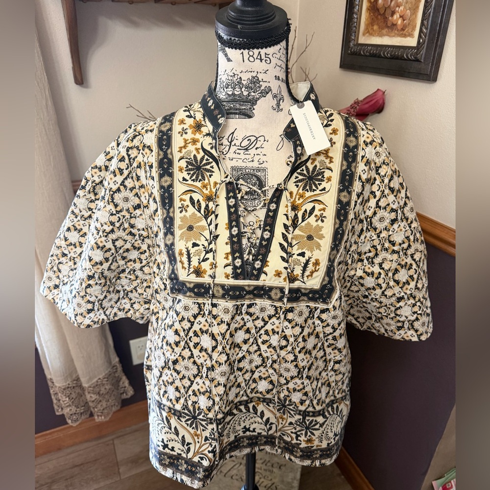 ✨NWT - By Anthropologie Black Motif Pleated Puff Sleeve Blouse✨ - Picture 3 of 12
